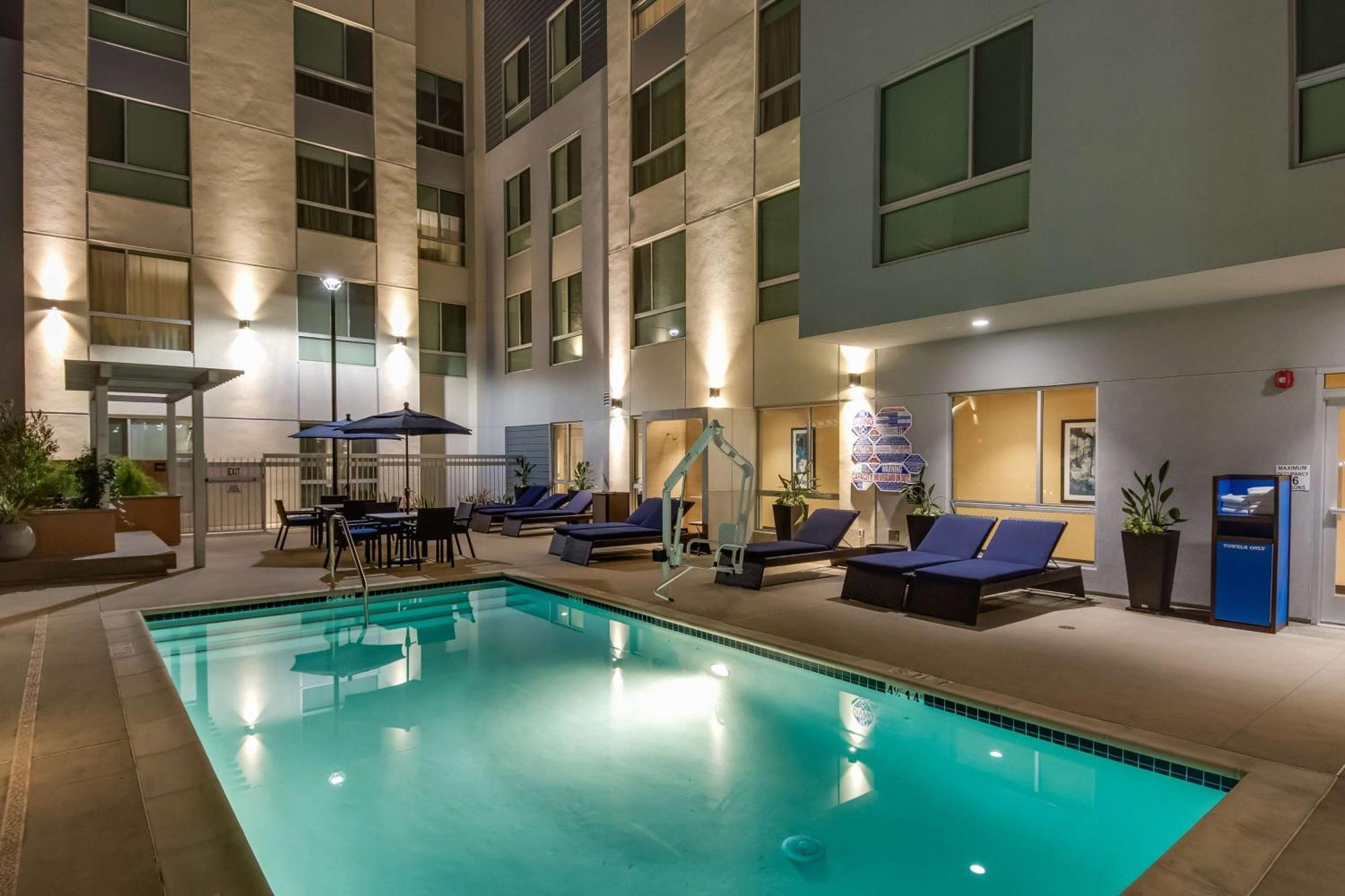 Hampton Inn & Suites Los Angeles - Glendale Eksteriør bilde